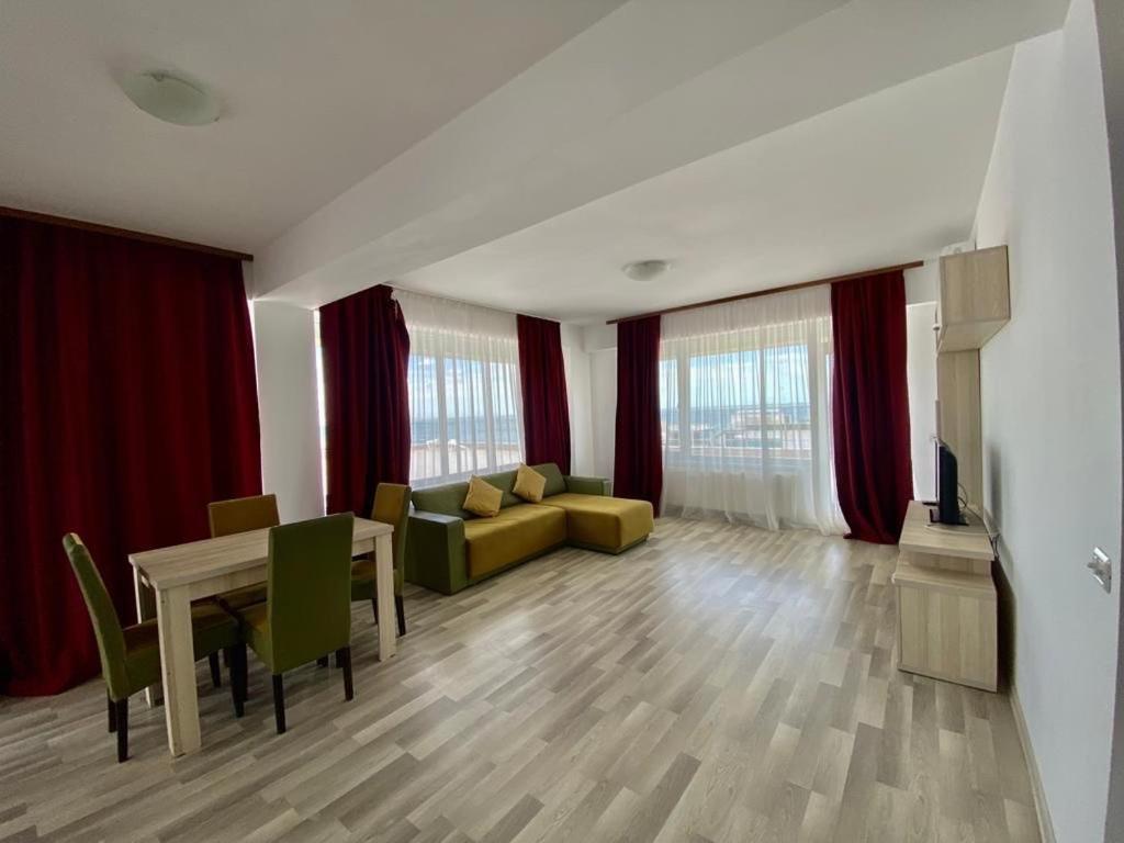 Catalina Summerland Apartaments Mamaia Nord Exterior photo